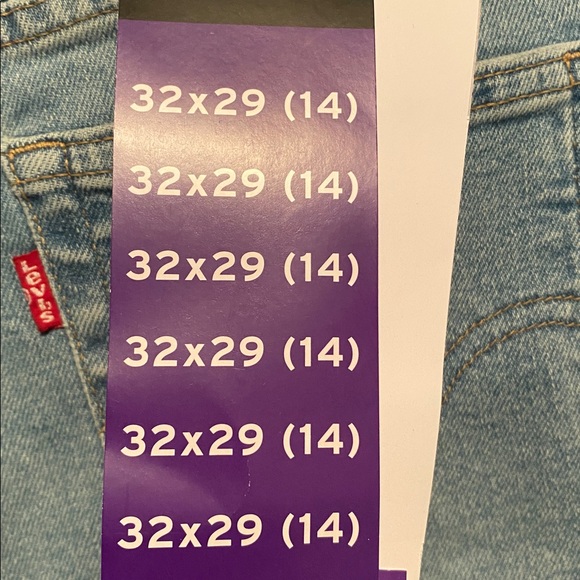 Levi's Women's High Rise Mom Jeans in Light Blue…size 32x29 (14) - Picture 8 of 8